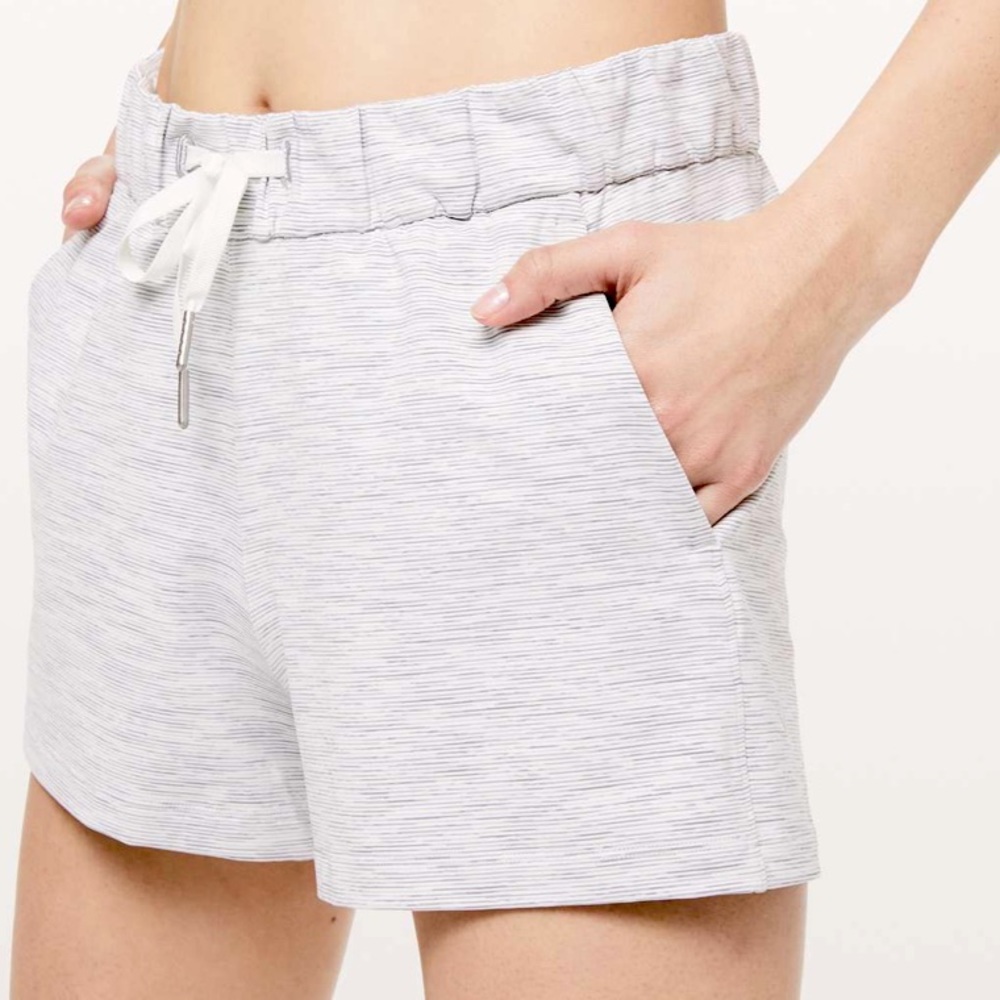 ✴️ NWOT LULULEMON ON THE FLY SHORT WEE ARE FROM SPACE NIMBUS BATTLESHIP GRAY 8